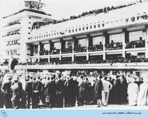 تصویر استقبال مردمی از امام موسی صدر در فرودگاه بیروت