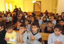 نیایش مشترک دانش آموزان مسلمان و مسیحی در عید بشارت